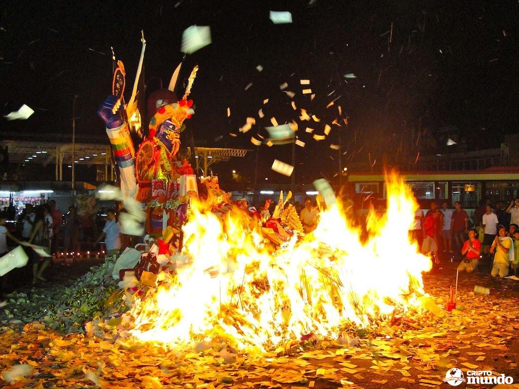 hungry-ghost-festival-burning-of-the-king-of-hell1