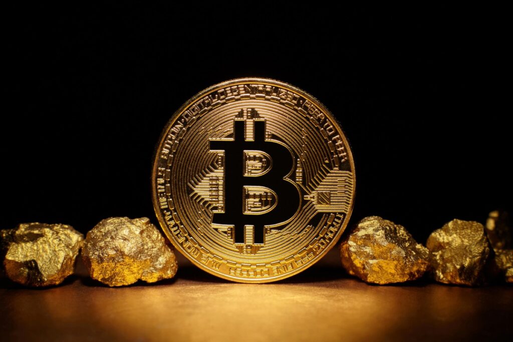 bitcoin-pictured-between-gold-nuggets