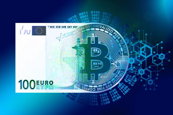 mitad-bitcoin-mitad-billete-100-euros-2379047